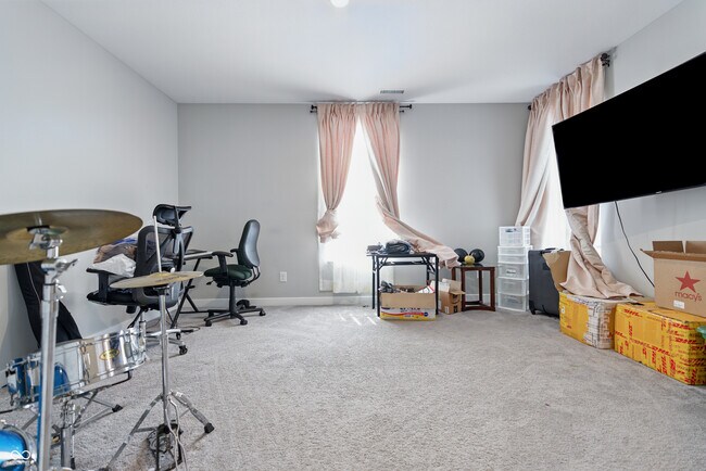 Building Photo - 3999 Kensington Dr