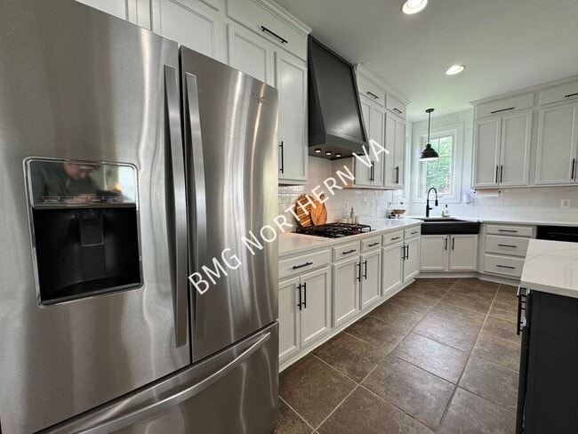 Building Photo - 8930 Kingbird Ct