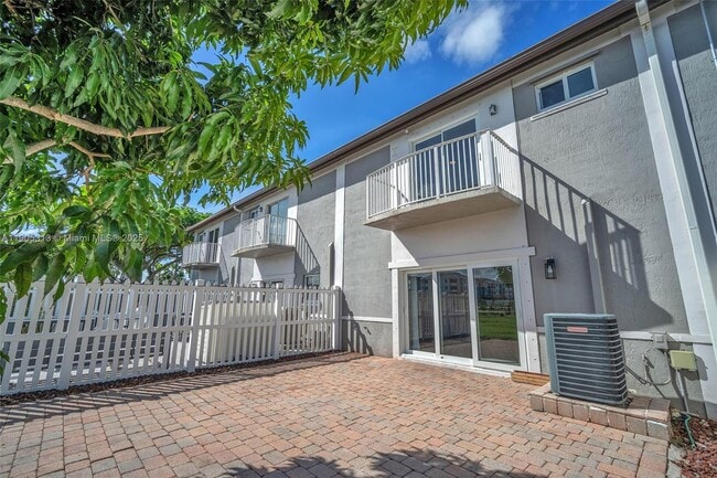 Building Photo - 2867 SW 125th Ave