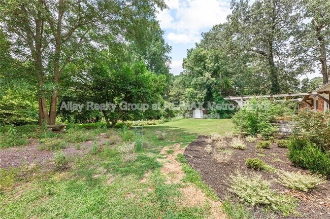 Building Photo - 3032 Henderson Mill Rd