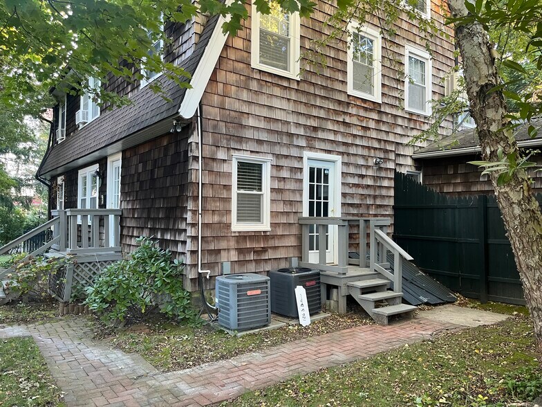 Primary Photo - 126 S Bellevue Ave