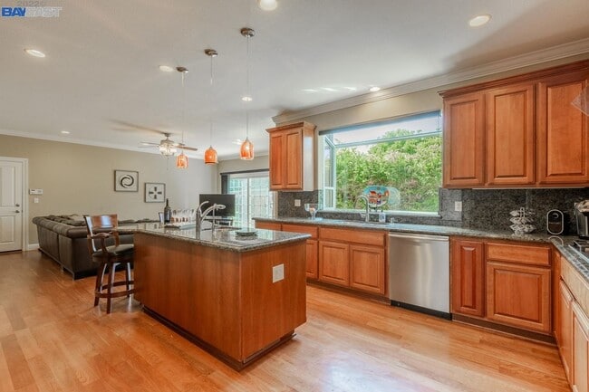Building Photo - Live Exceptionally in This Peaceful Willow Glen Executive Home; 4 bed/ 4.5 bath