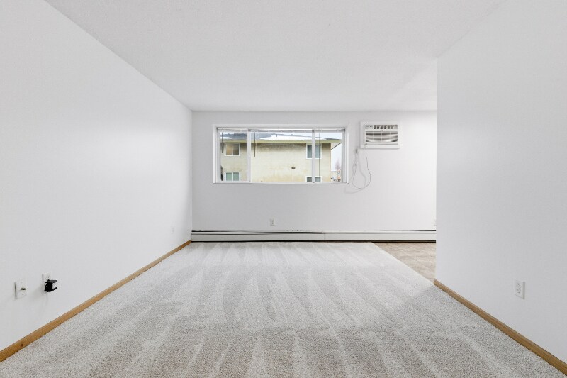 Building Photo - 1100 69th Ave N