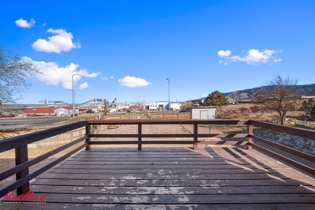 Building Photo - Warm, and Inviting Home in Cedar City!