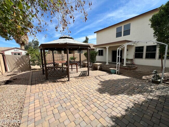 Building Photo - 2552 W St Catherine Ave