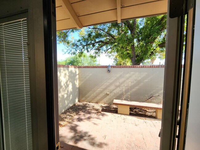 Building Photo - Tempe 4 Bedroom 3 Bath w/ Pool right near ASU!