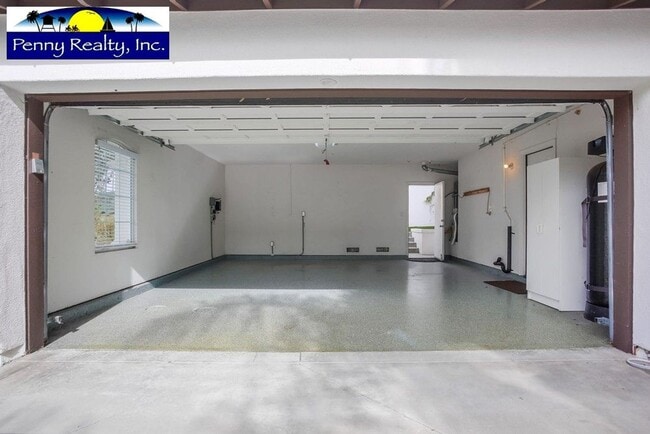 Building Photo - Stunning 4 Bedroom 3.5 Bath Home in the Co...