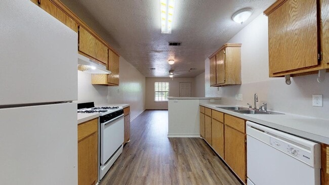 Building Photo - 3611 Elaine Dr