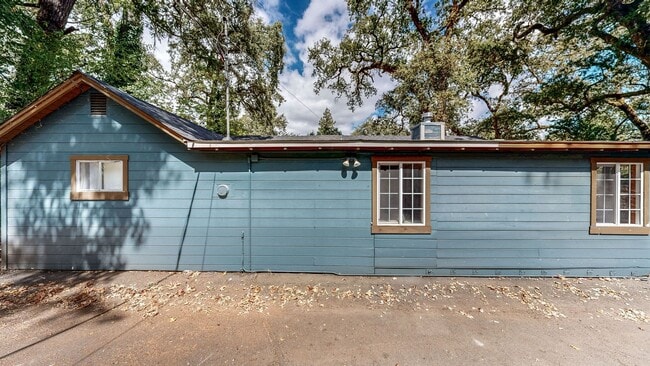 Building Photo - 1250 Bentley Dr