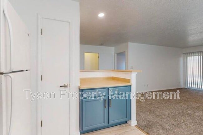 Building Photo - 1033 Desert Paintbrush Loop