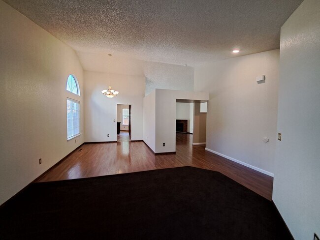 Building Photo - 143 Buttercup Cir
