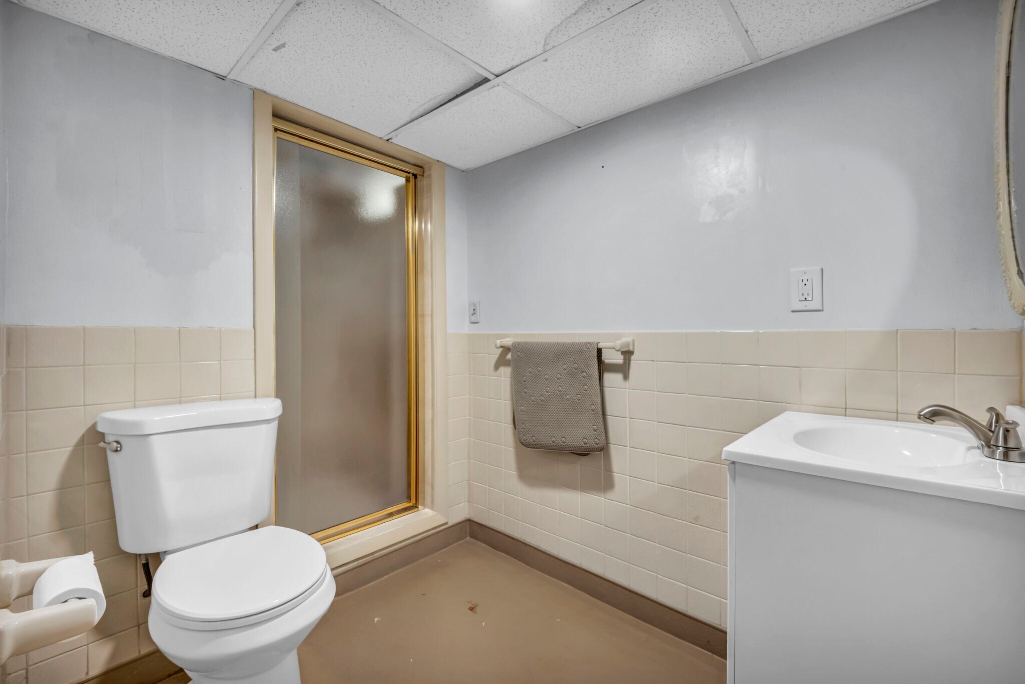 Building Photo - 248 Gladys Dr