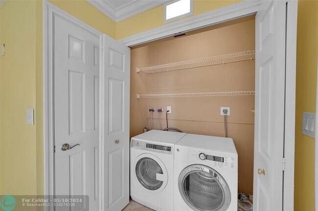 Building Photo - 1100 SE 5th Ct