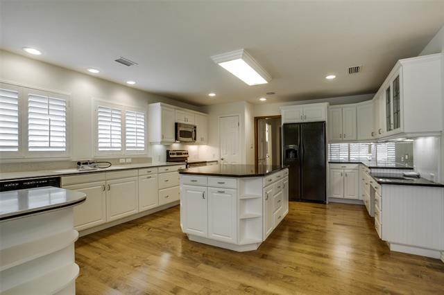 Building Photo - 5708 Club Oaks Dr