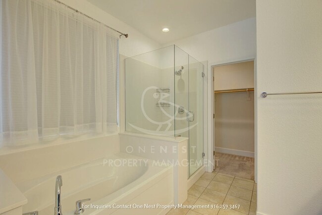 Building Photo - Early Summer move in, available ASAP 4 bd 3 bth backyard and balcony