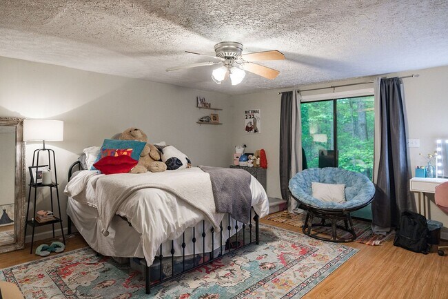Building Photo - Awesome 5-Points corner Condo!