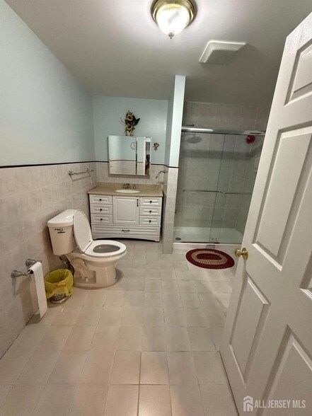 Building Photo - 31 Beverly St