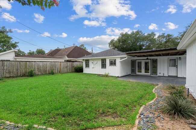 Building Photo - 1328 Bingle Rd