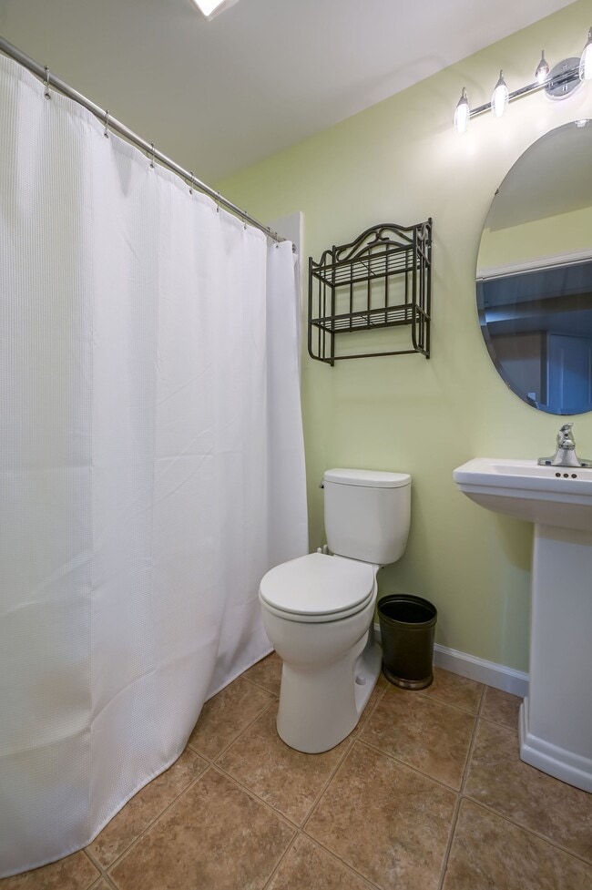 Building Photo - 463 Quail Landing Cir