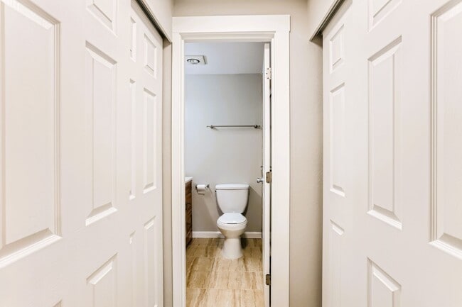 Building Photo - AVAILABLE AUGUST 1, 2026 >> Stunning 2BR/2BA Condo For Rent in Bellevue!! W/S/G Included!!!