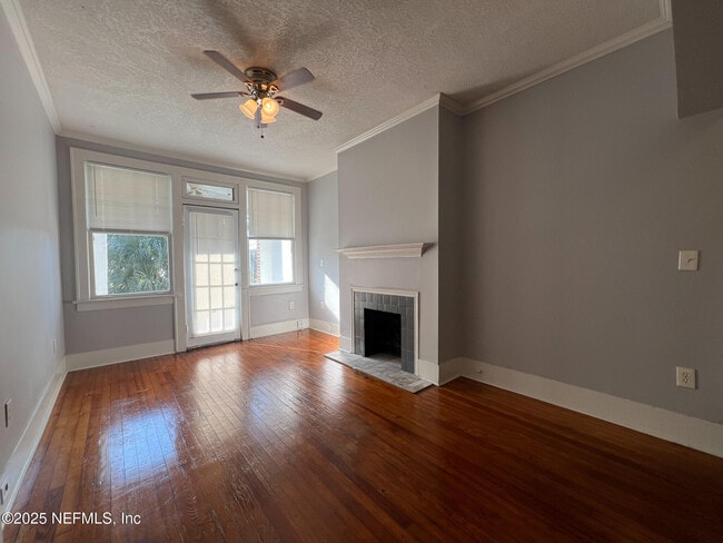 Building Photo - 2359 Oak St