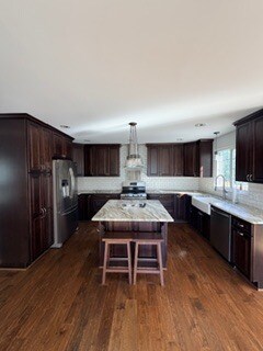 Building Photo - 8 Crenshaw Ct