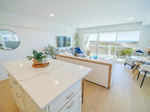 Building Photo - 321 6th St S