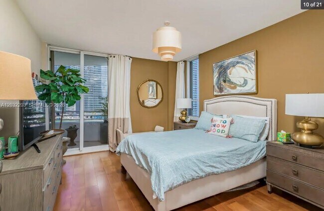 Building Photo - 888 Brickell Key Dr