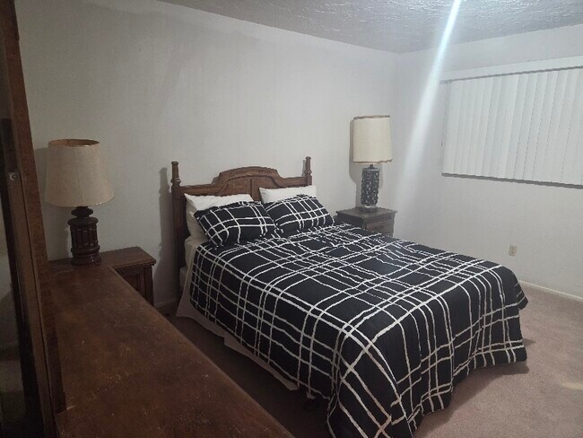 Building Photo - 197 Dale Dr