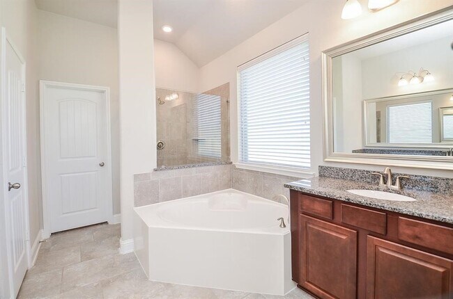 Building Photo - 19202 Presa Canyon Dr