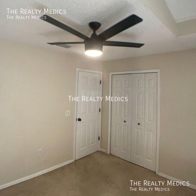 Building Photo - 14405 Lake Price Dr