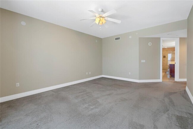Building Photo - 400 Beach Dr NE