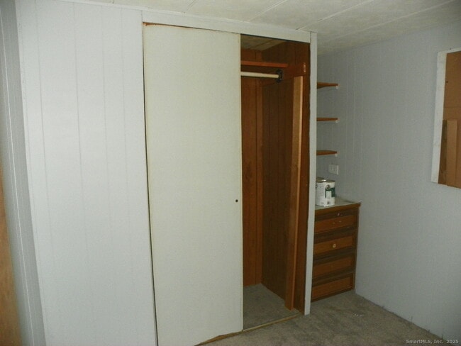 Building Photo - 20 Woodland Dr