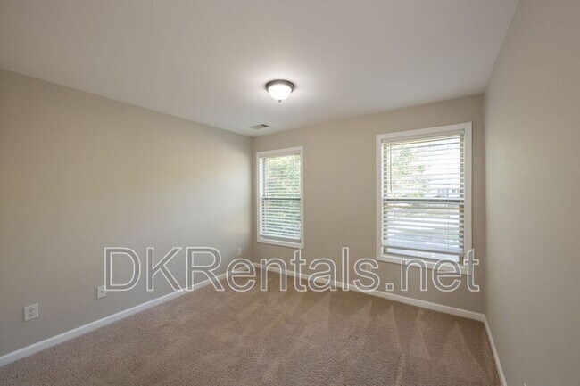 Building Photo - 2707 Silver Hill Terrace SE