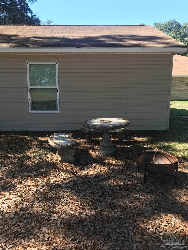 Building Photo - 5864 Tanglewood Dr
