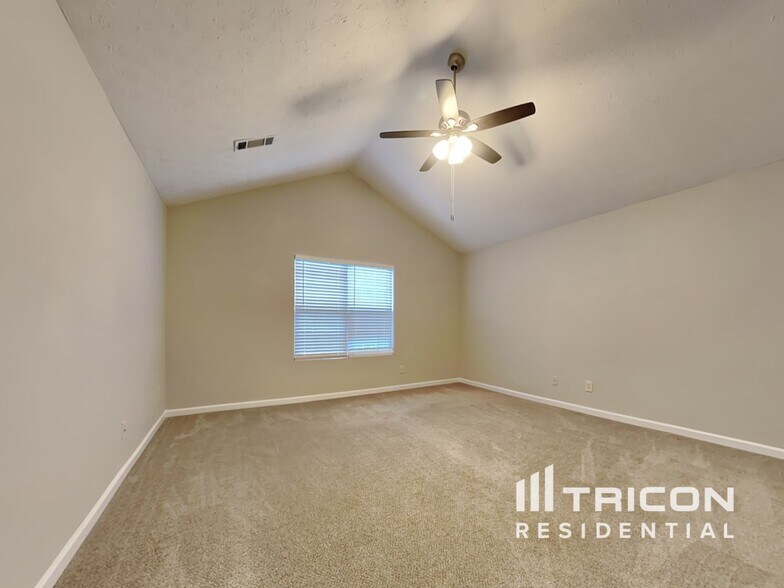 Building Photo - 7061 Saratoga Dr