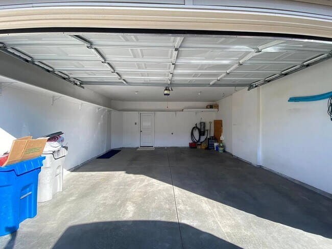 Building Photo - Beautiful home in quiet Pine Tree Village Community neighborhood