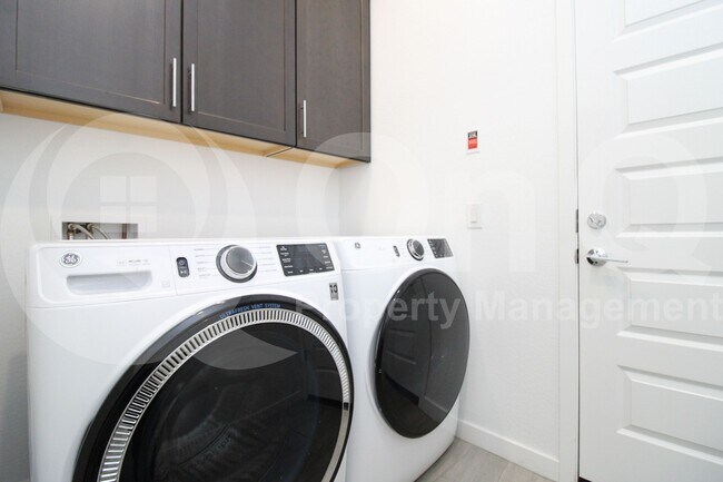 Building Photo - 259 E Sagittarius Pl