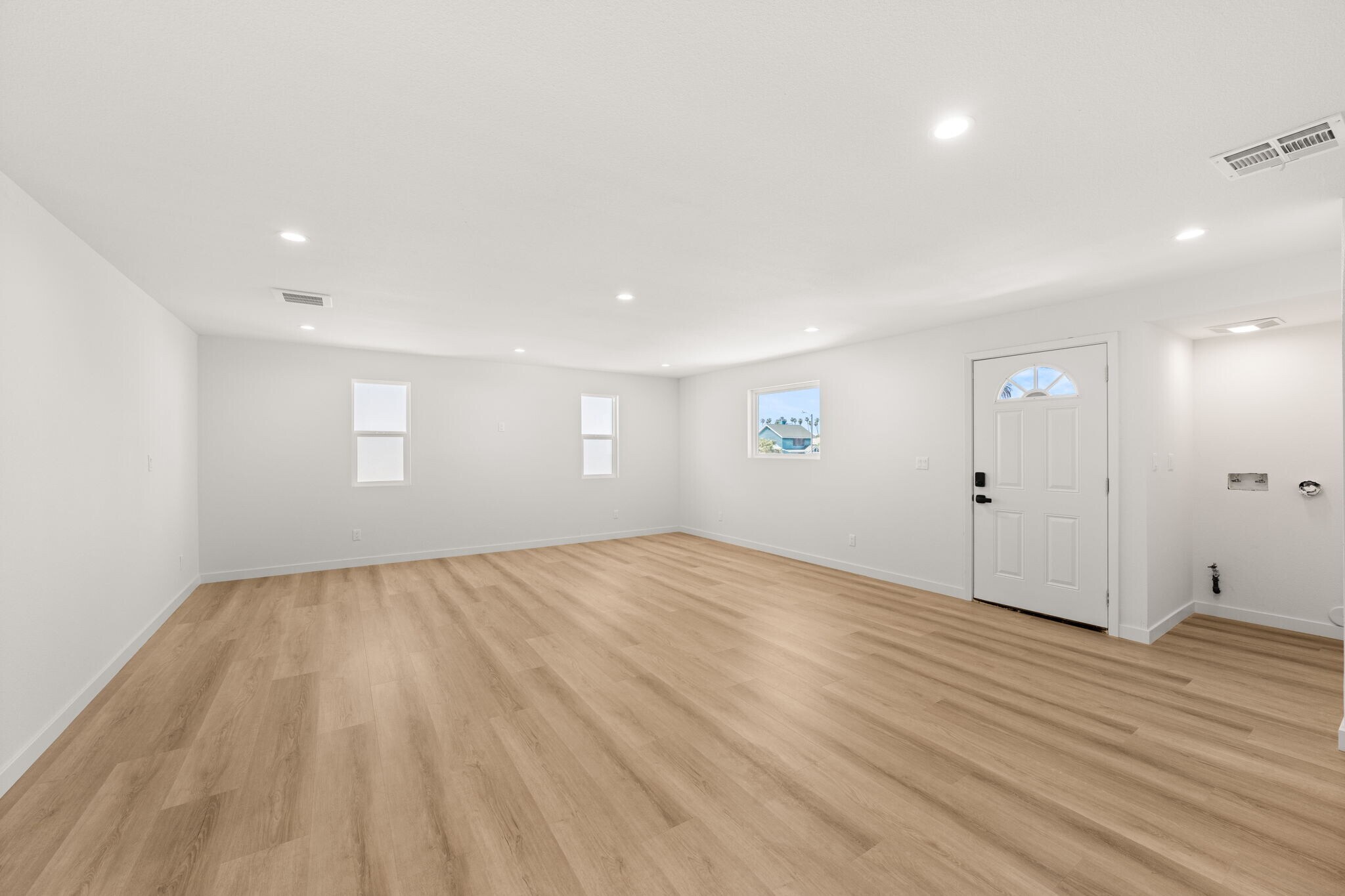 Building Photo - 4700 S Gramercy Pl