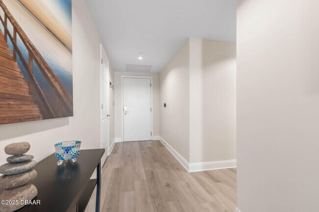 Building Photo - 231 Riverside Dr