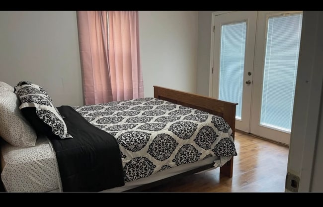 Building Photo - 28 1st St