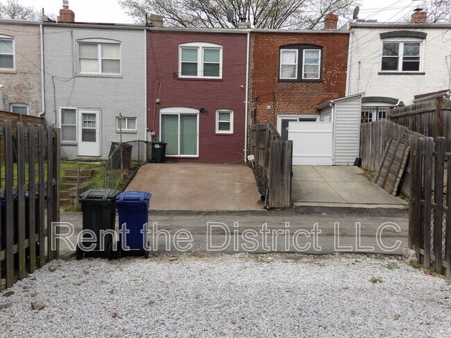 Building Photo - 1114 Abbey Pl NE