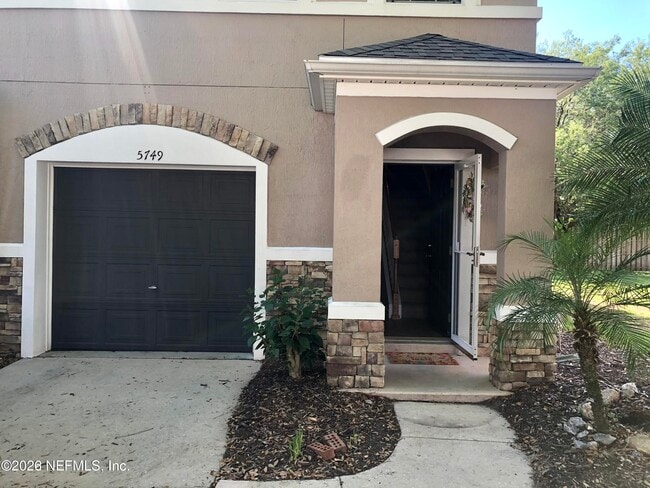 Building Photo - 5749 Parkstone Crossing Dr