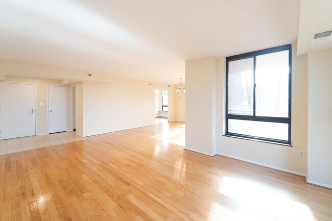 Building Photo - Contemporary 2BR/2BA Corner Condo at The Encore of McLean