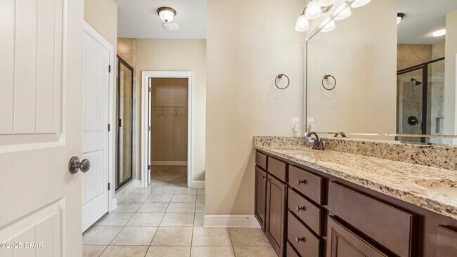 Building Photo - 221 S Shoreview Dr