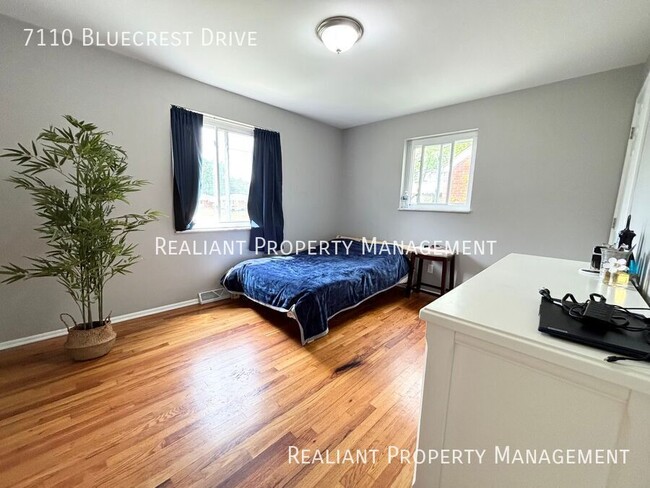 Building Photo - 7110 Bluecrest Dr
