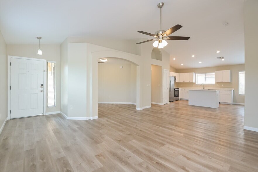 Building Photo - 2399 E Calle Arroyo Lindo