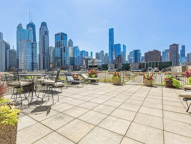 Building Photo - 111 W Maple St