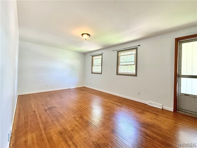 Building Photo - 90 E Summerset Ln