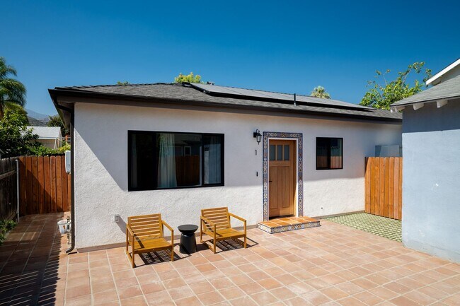 Building Photo - Contemporary New home in Monrovia